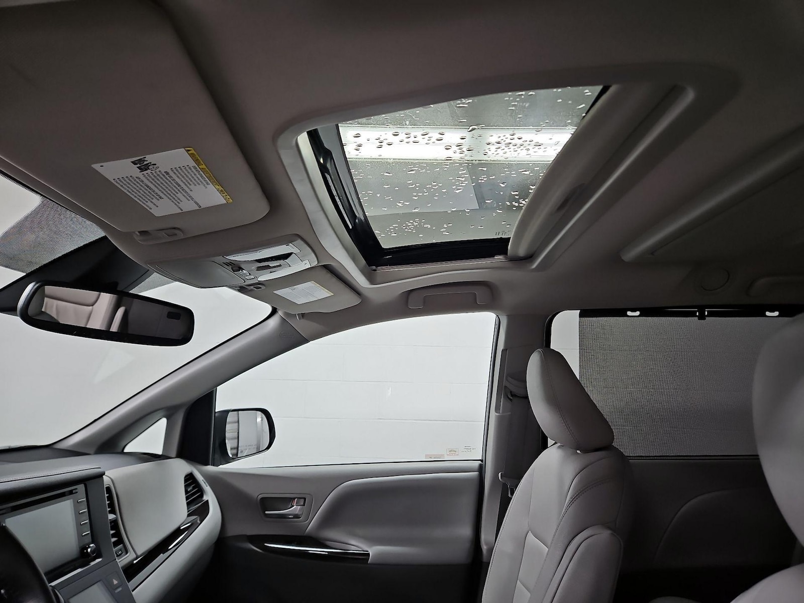 Sunroof(s) & Overhead Airbags