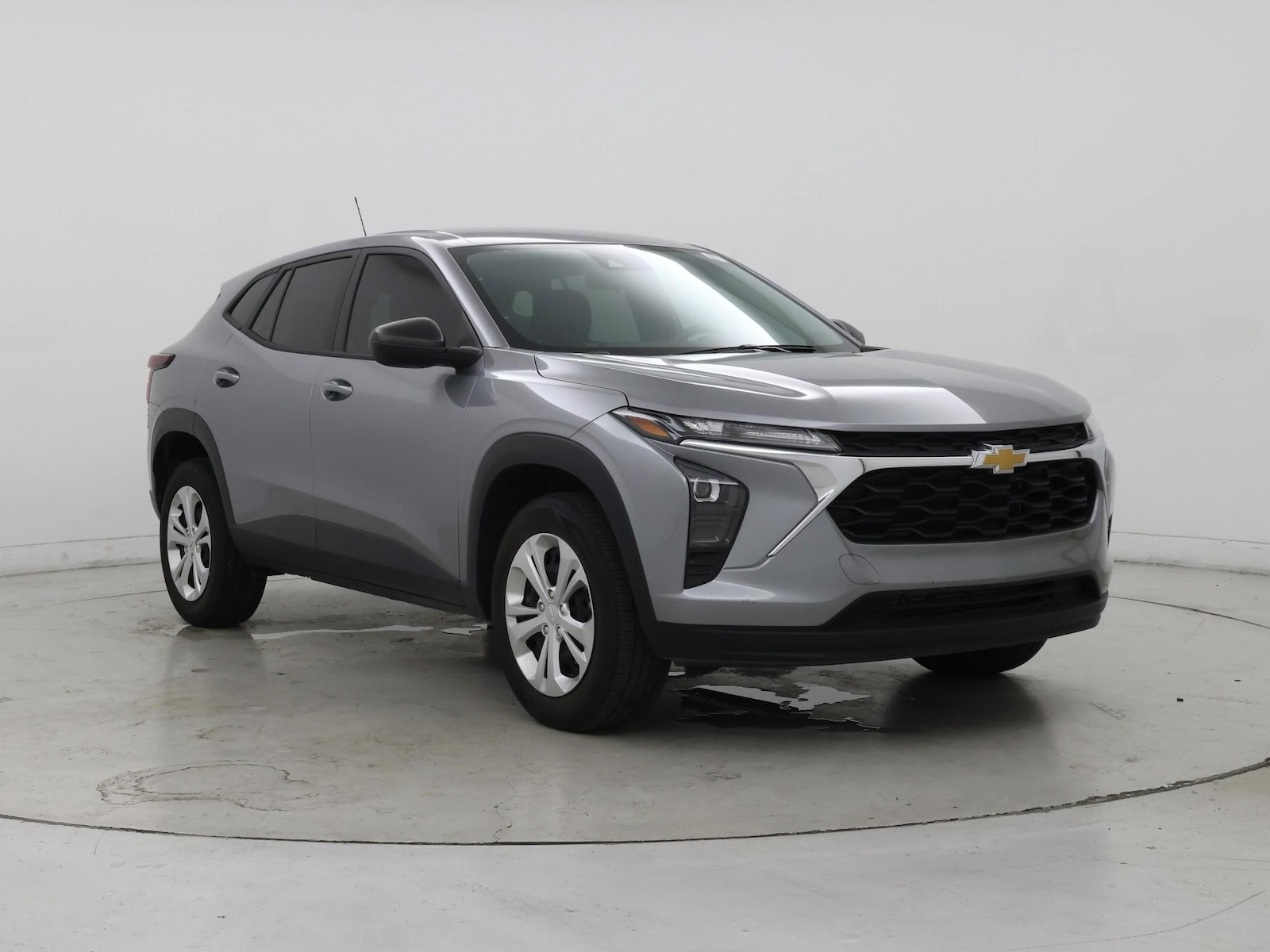 2024 Chevrolet Trax LS - Photo 2