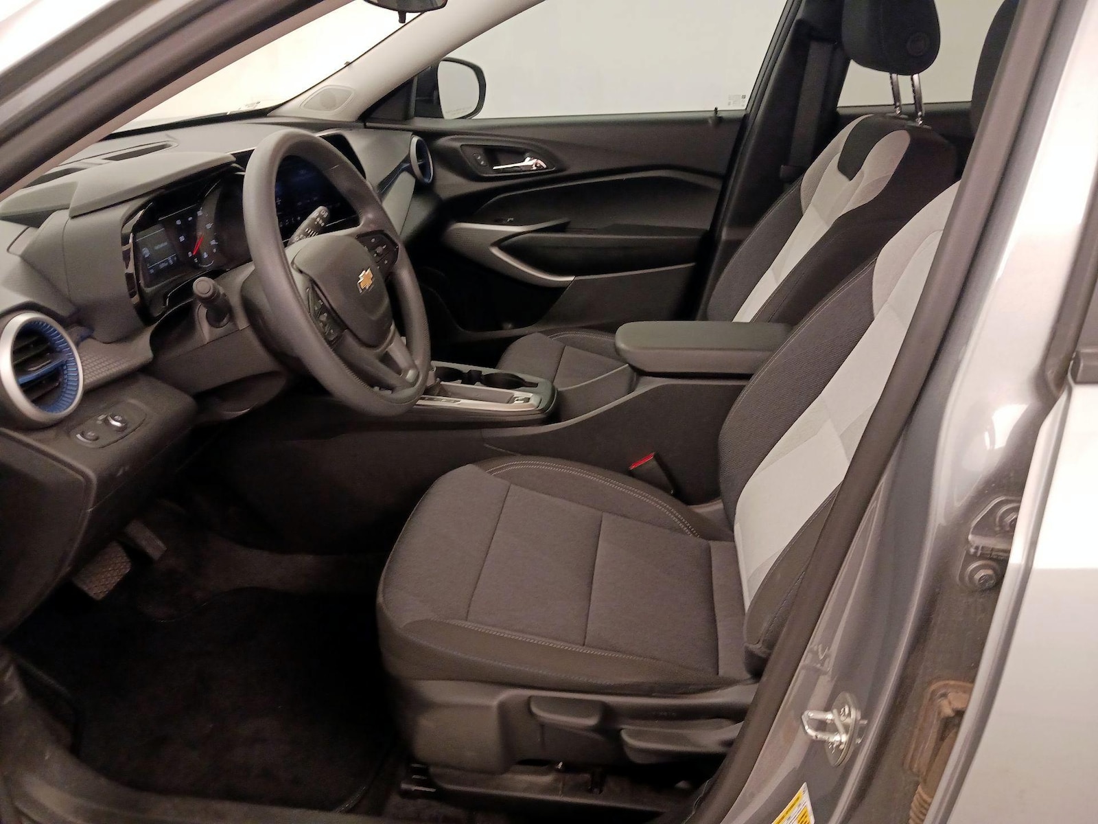 2024 Chevrolet Trax LS - Photo 12