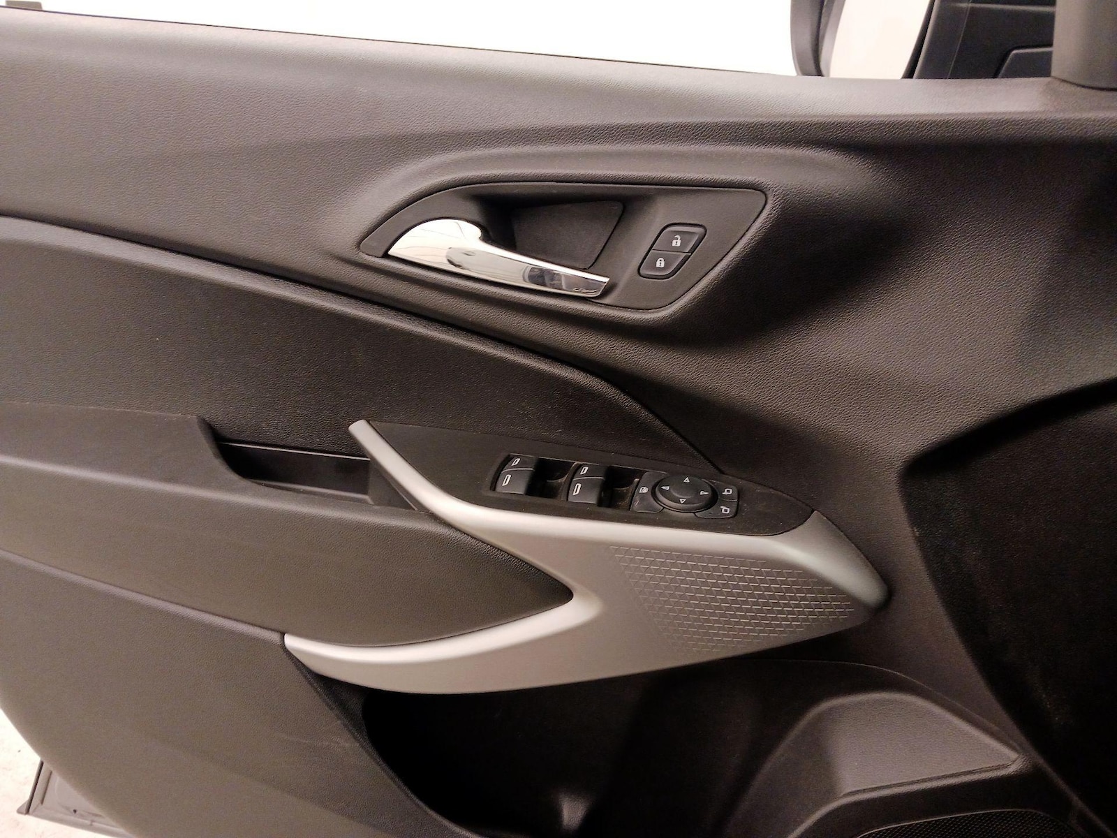 2024 Chevrolet Trax LS - Photo 13