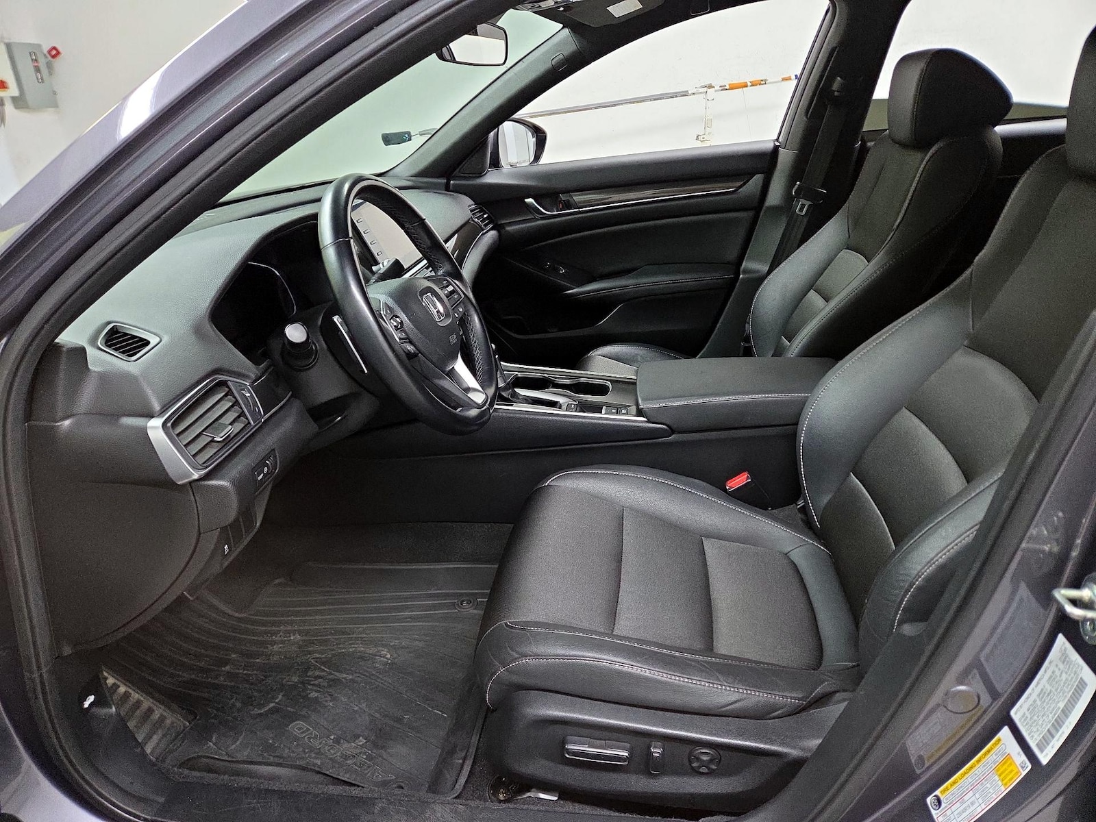 Power Seat(s) & Side Airbags