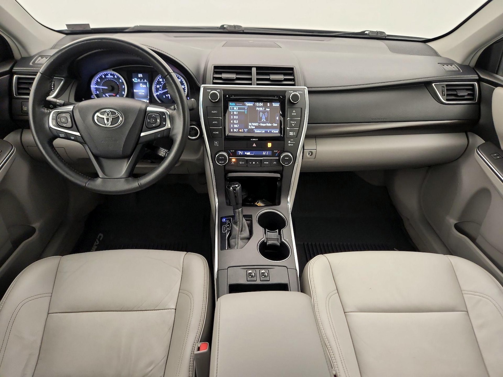 2017 Toyota Camry XLE - Photo 10
