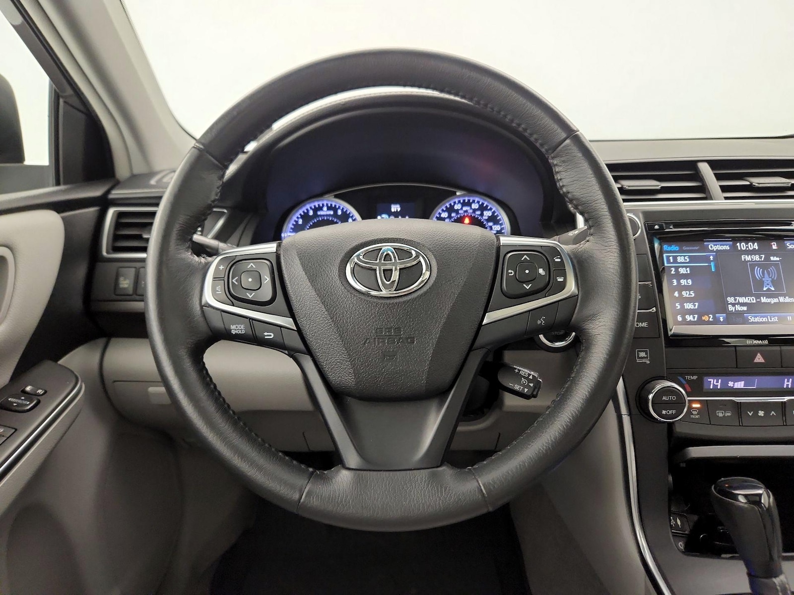 2017 Toyota Camry XLE - Photo 11