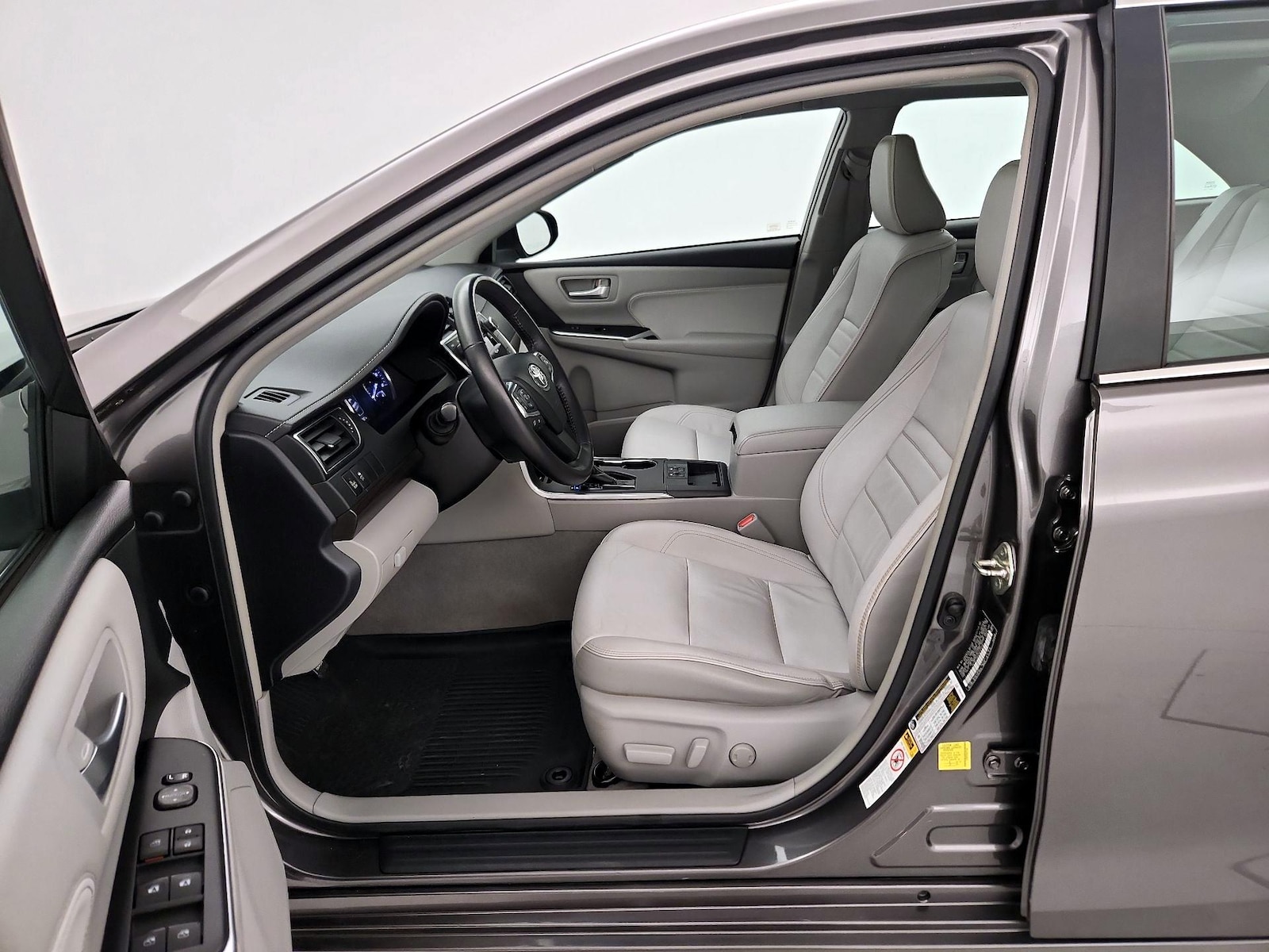 2017 Toyota Camry XLE - Photo 12