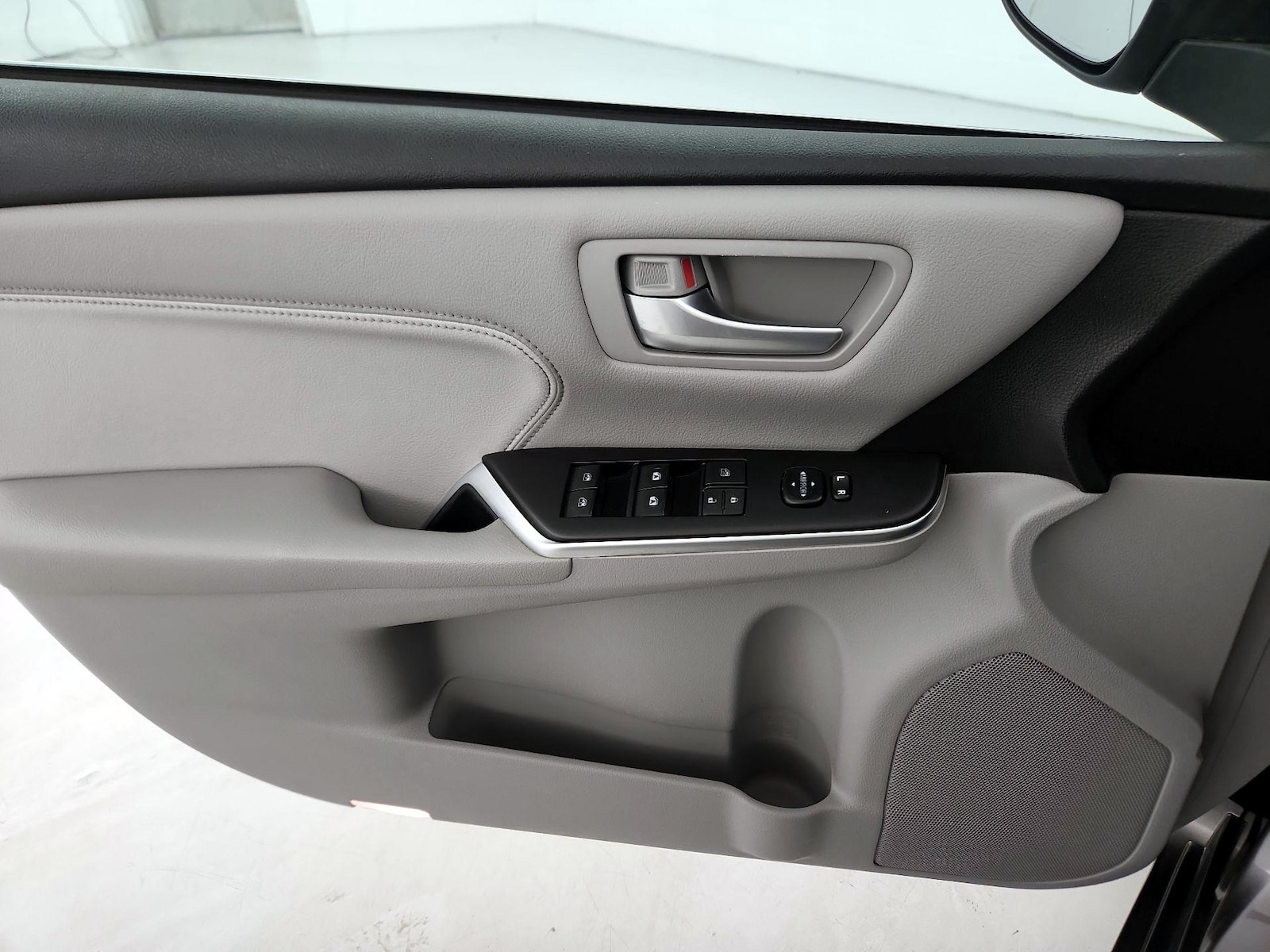 2017 Toyota Camry XLE - Photo 13