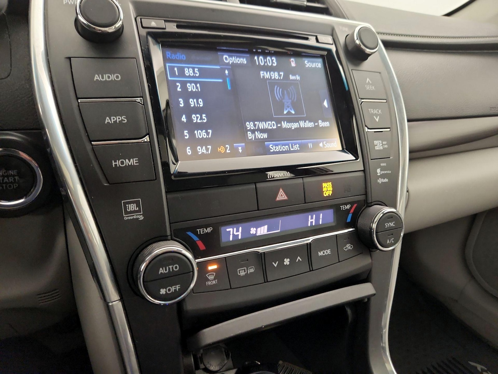 2017 Toyota Camry XLE - Photo 17