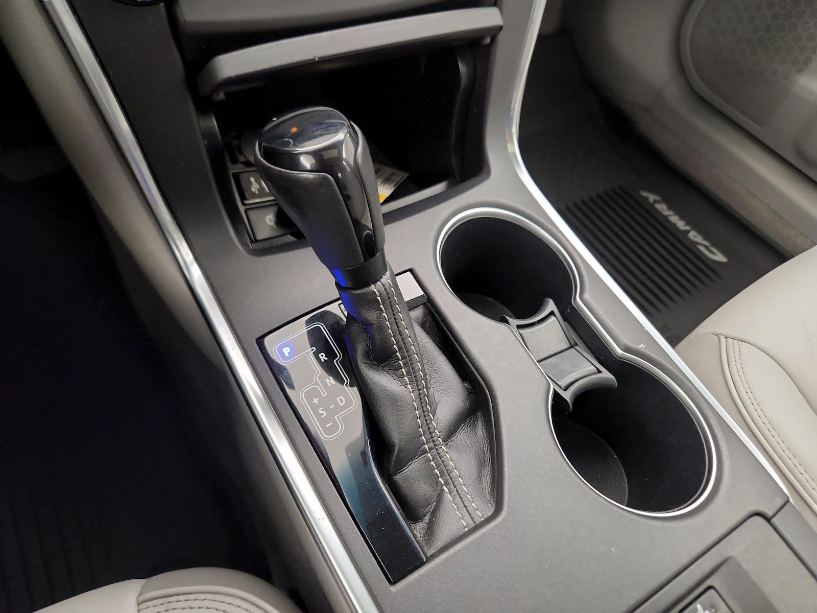 2017 Toyota Camry XLE - Photo 18
