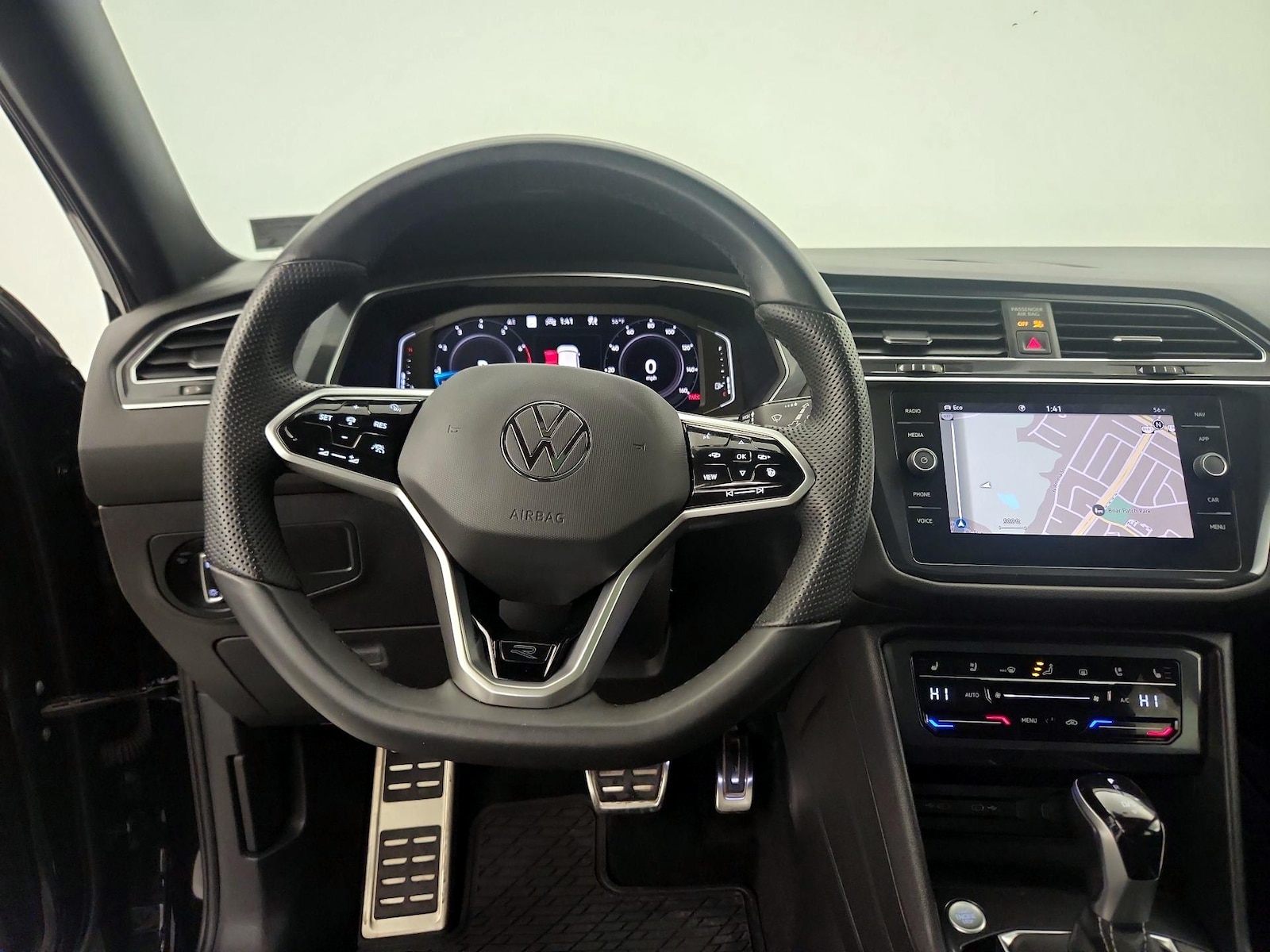 2022 Volkswagen Tiguan SEL R-LINE - Photo 11