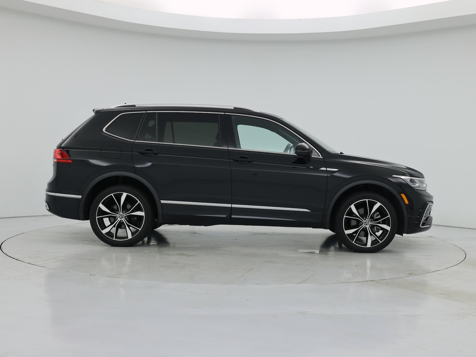 2022 Volkswagen Tiguan SEL R-LINE - Photo 8