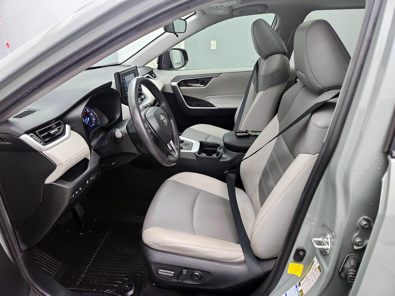 2021 Toyota RAV4 XLE Premium - Photo 12