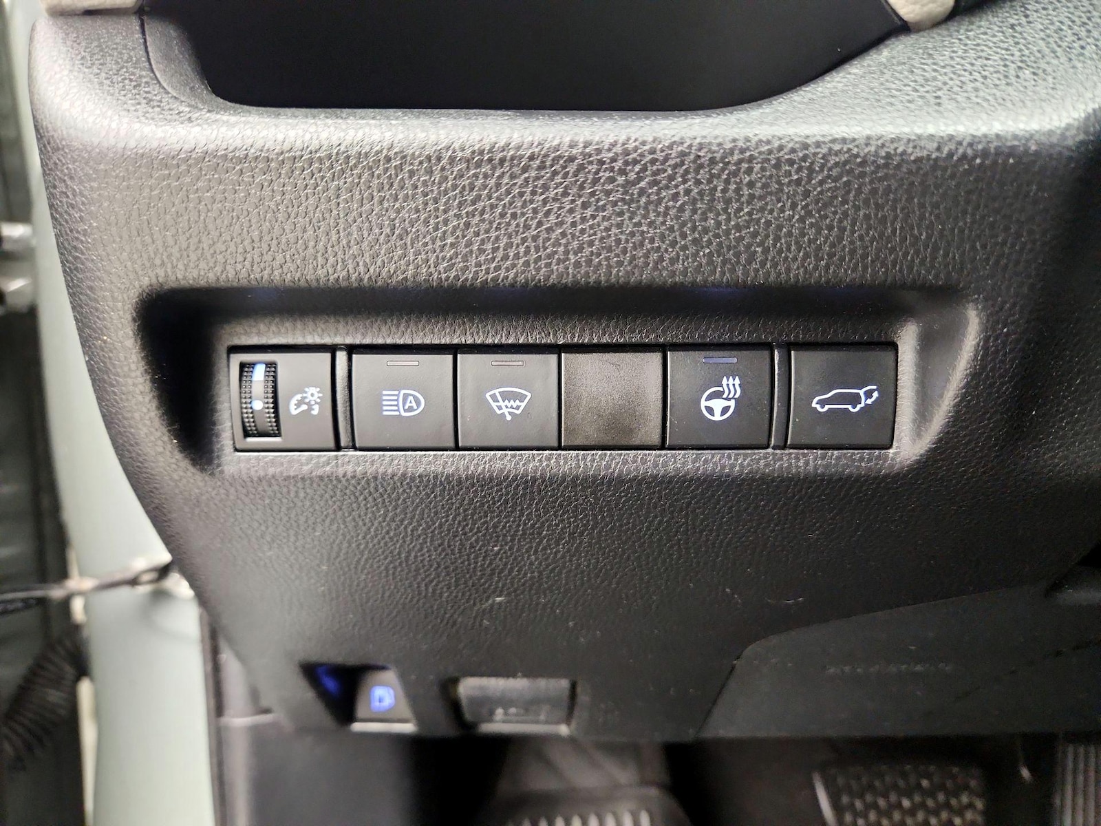 2021 Toyota RAV4 XLE Premium - Photo 14