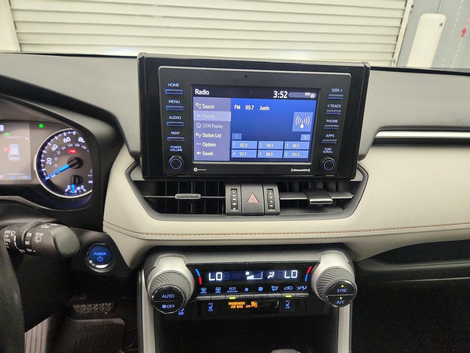 2021 Toyota RAV4 XLE Premium - Photo 16