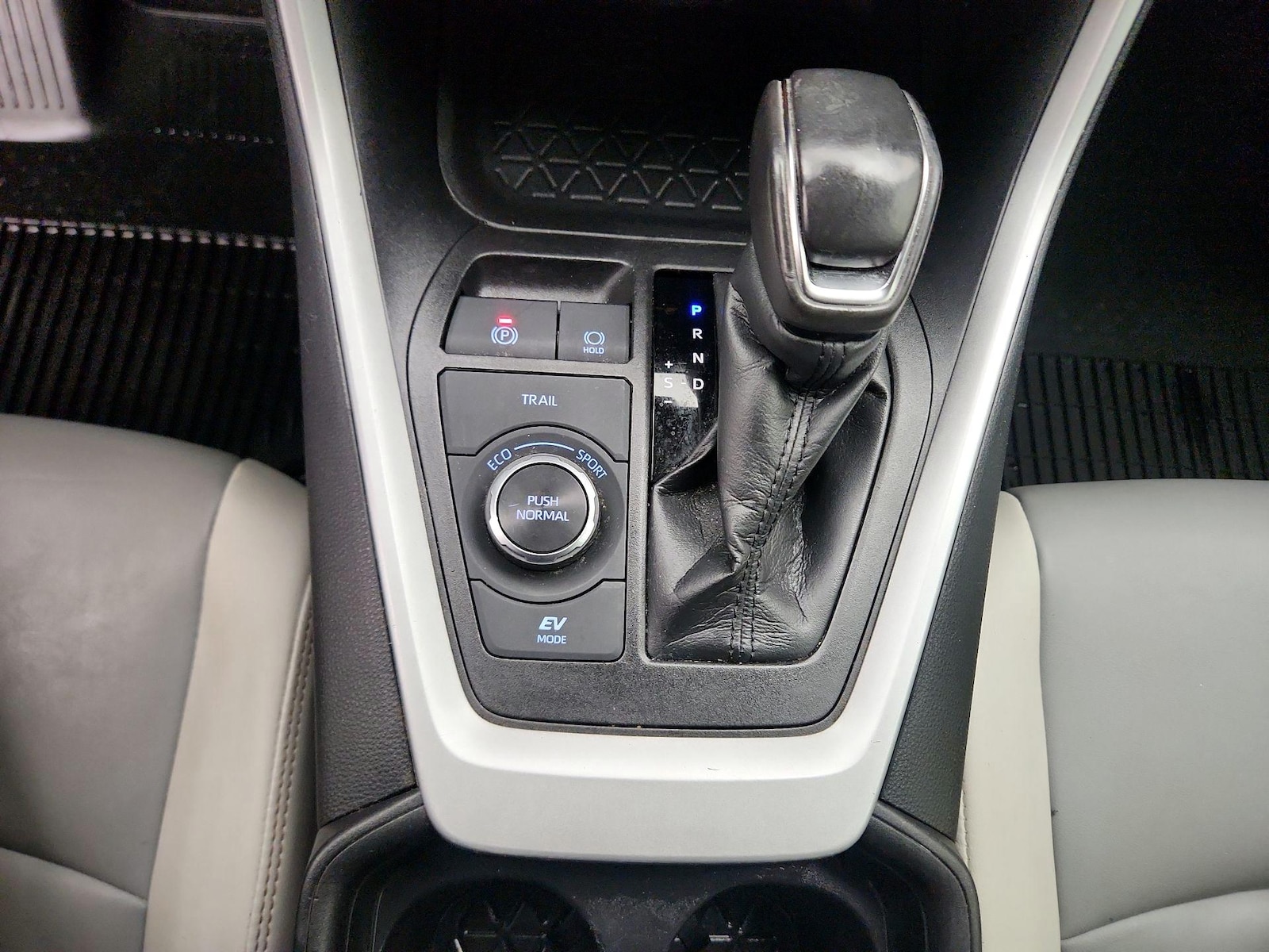 2021 Toyota RAV4 XLE Premium - Photo 18