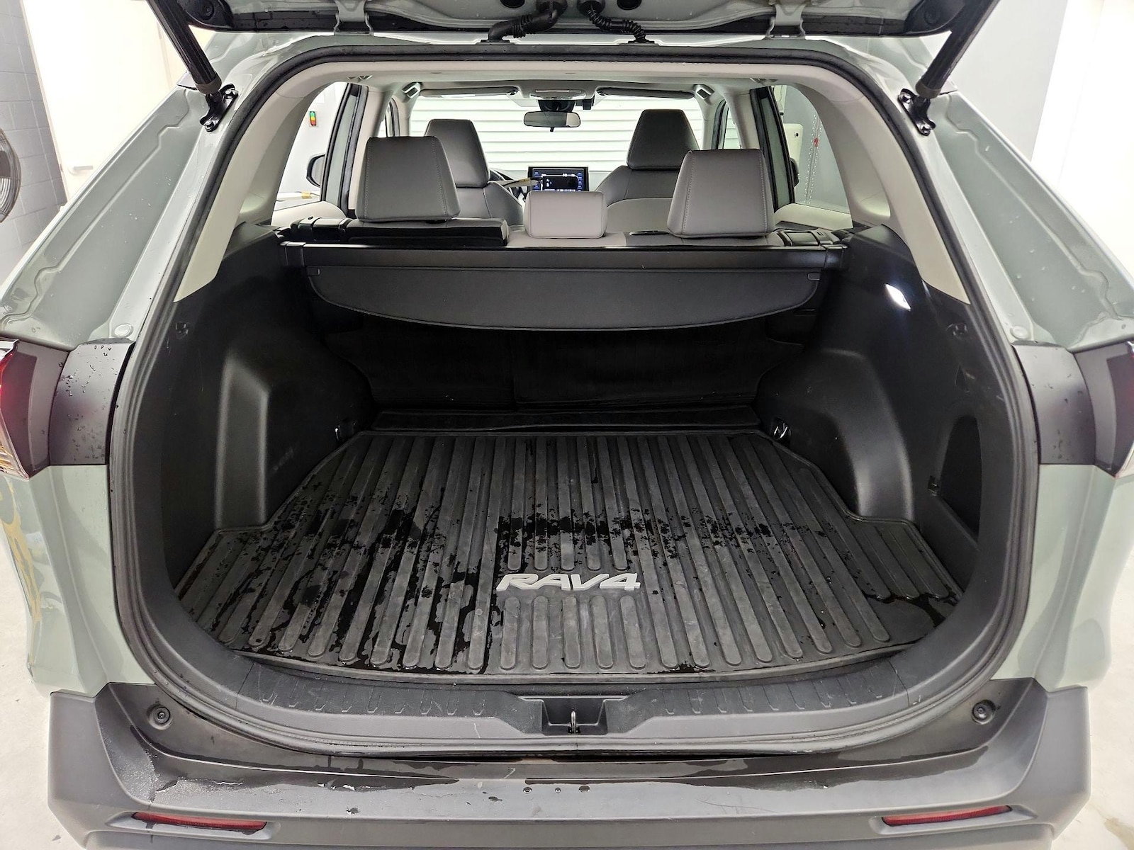 2021 Toyota RAV4 XLE Premium - Photo 22