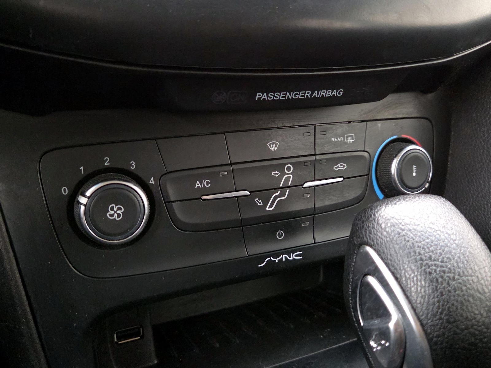 2018 Ford Focus SE - Photo 16