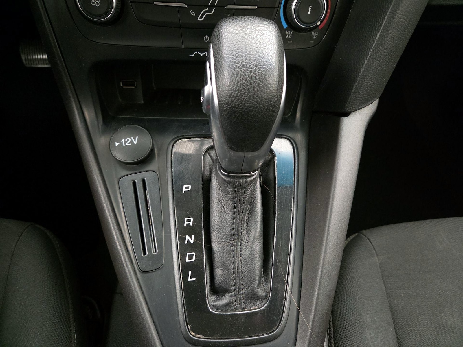 2018 Ford Focus SE - Photo 17