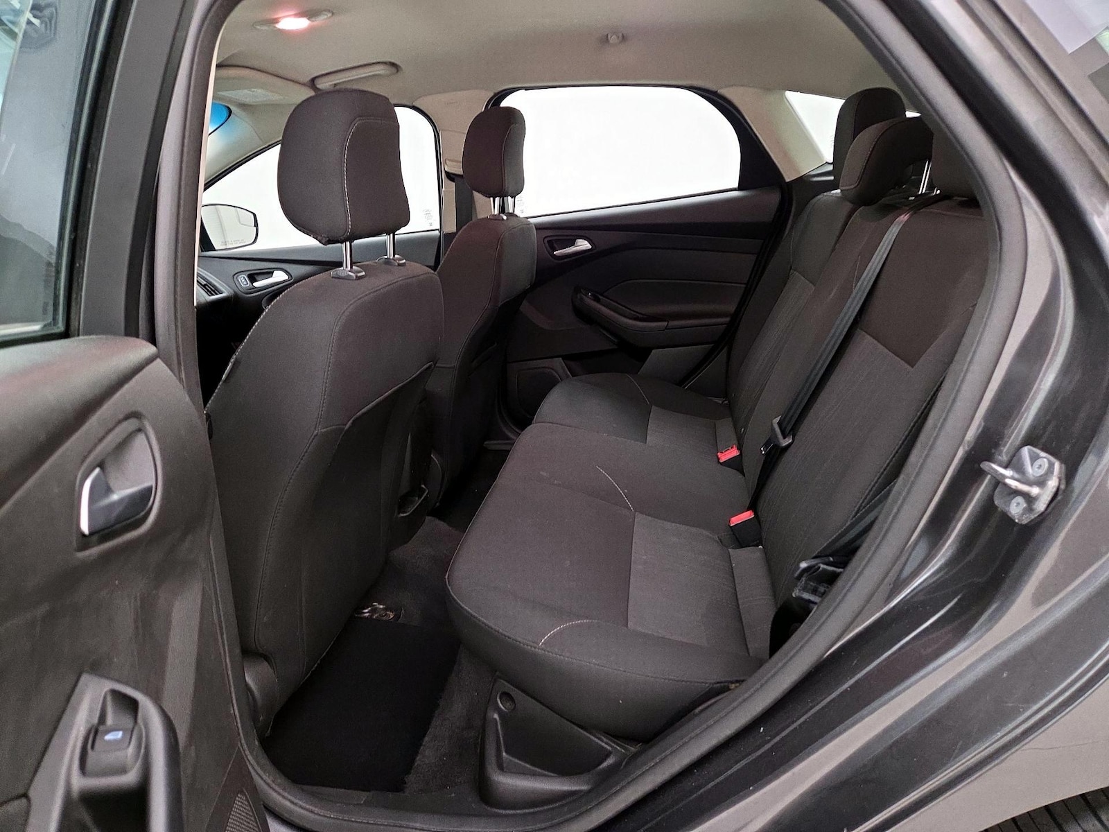 2018 Ford Focus SE - Photo 19