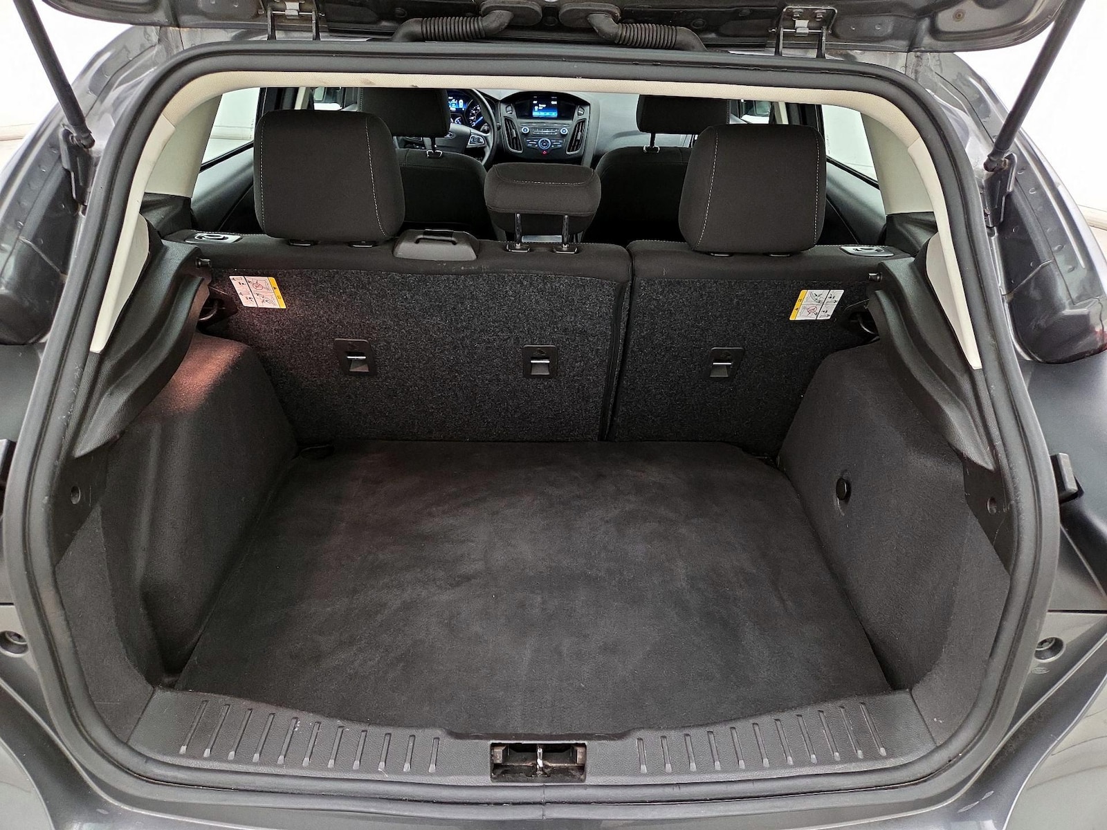 2018 Ford Focus SE - Photo 20