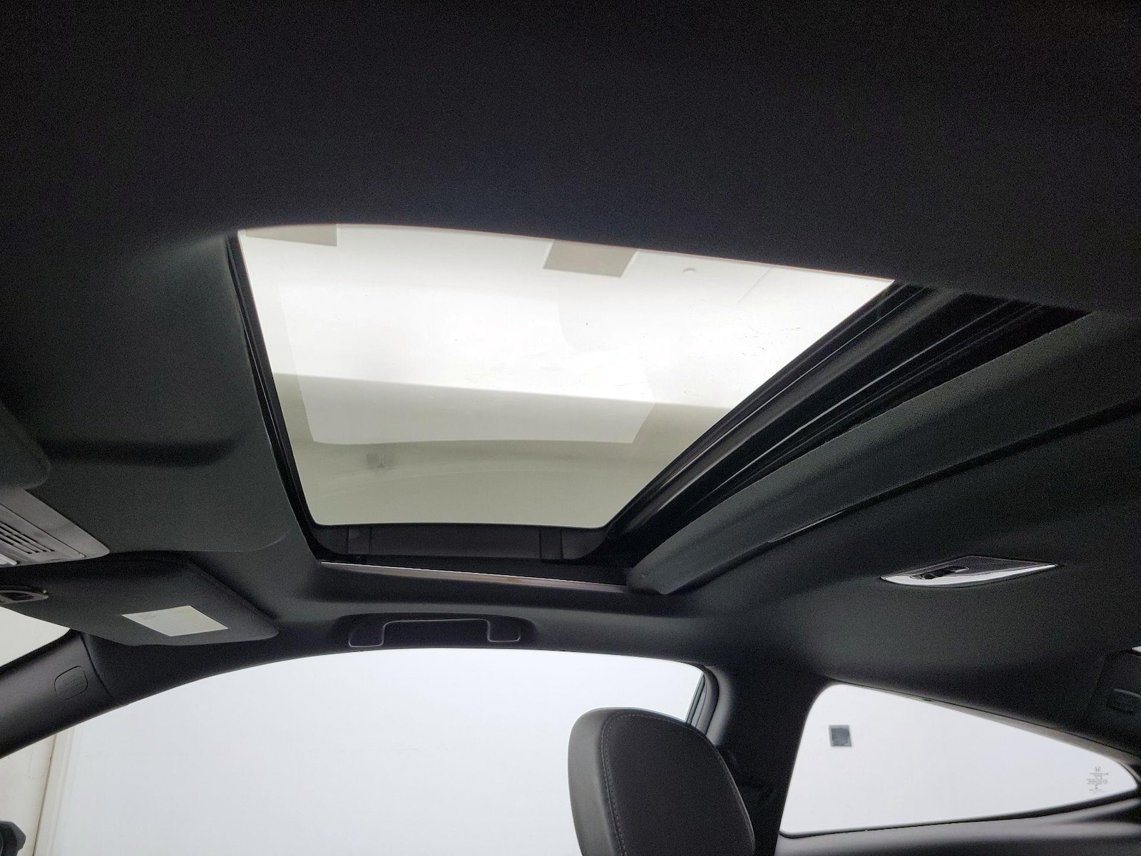 Sunroof(s) & Overhead Airbags