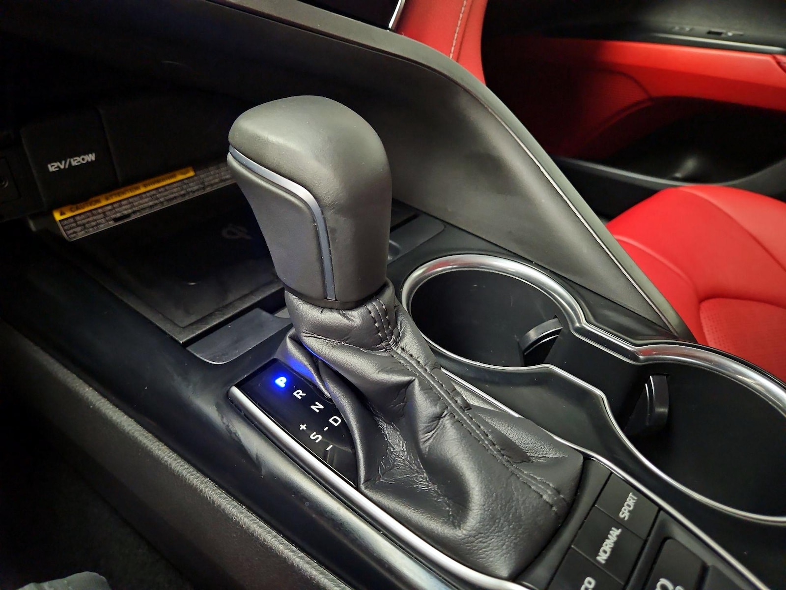 2018 Toyota Camry XSE - Photo 19