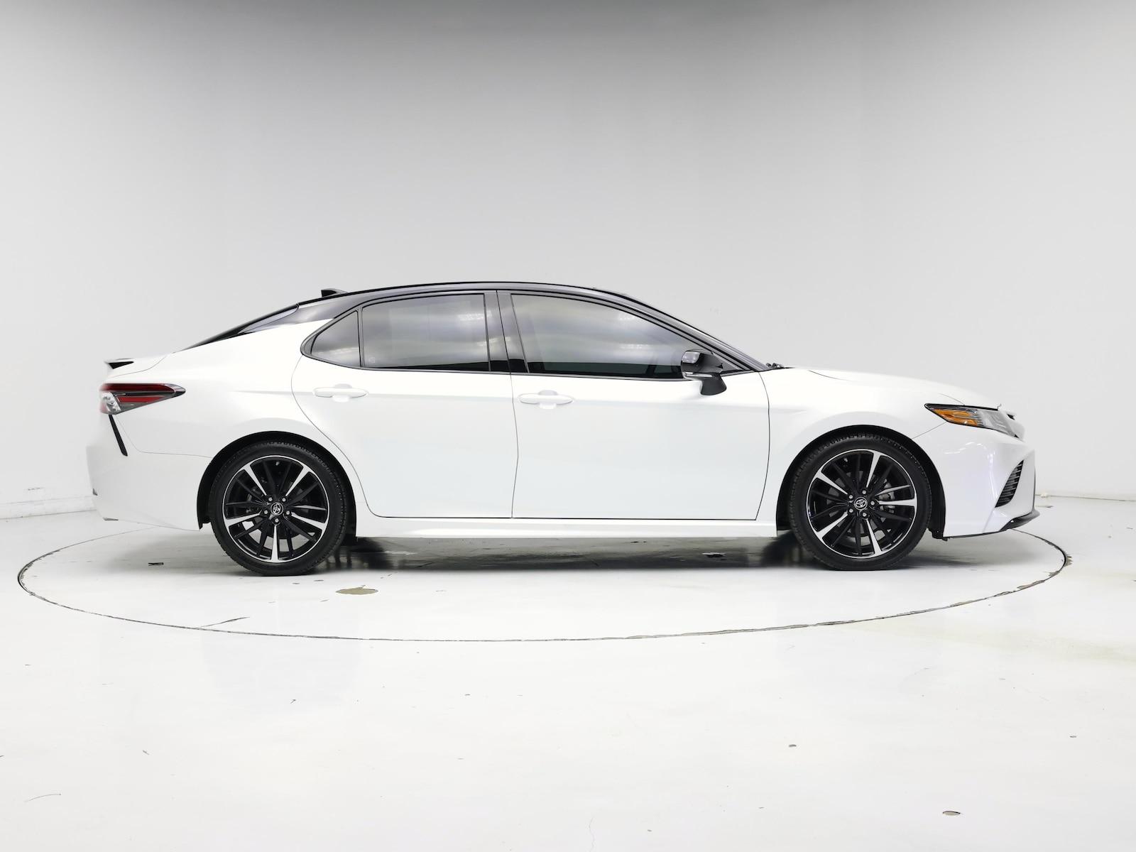 2018 Toyota Camry XSE - Photo 8