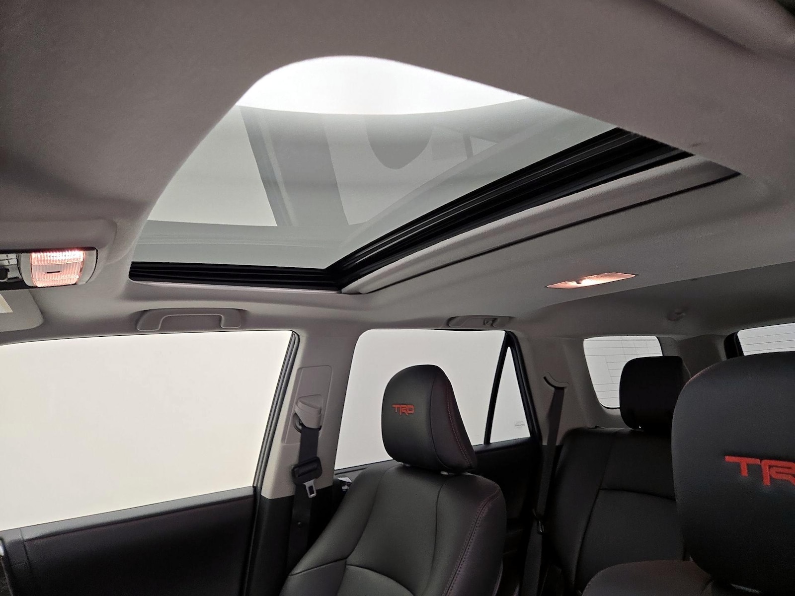 Sunroof(s) & Overhead Airbags
