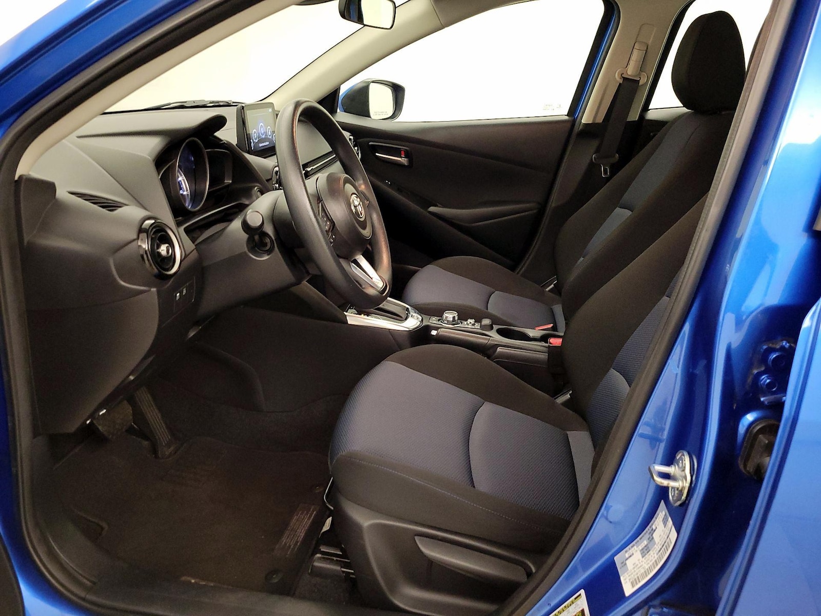 2019 Toyota Yaris LE - Photo 12