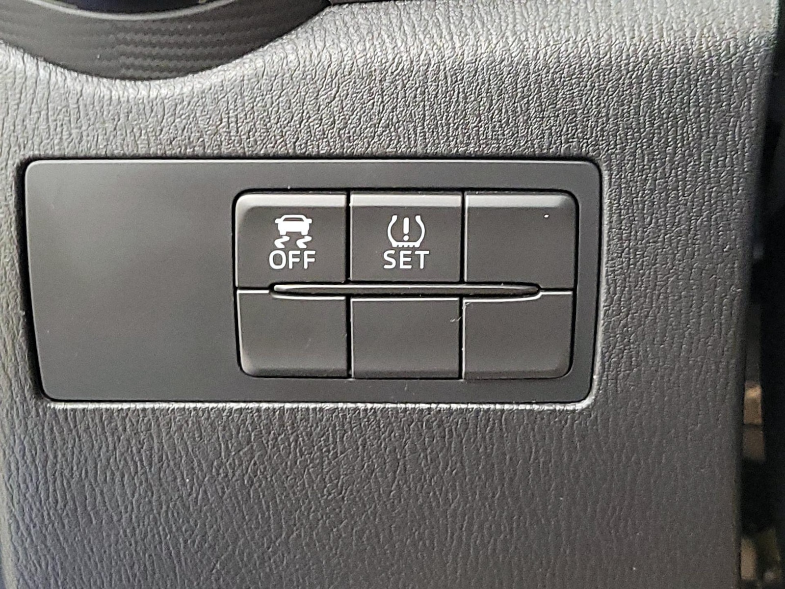 2019 Toyota Yaris LE - Photo 14