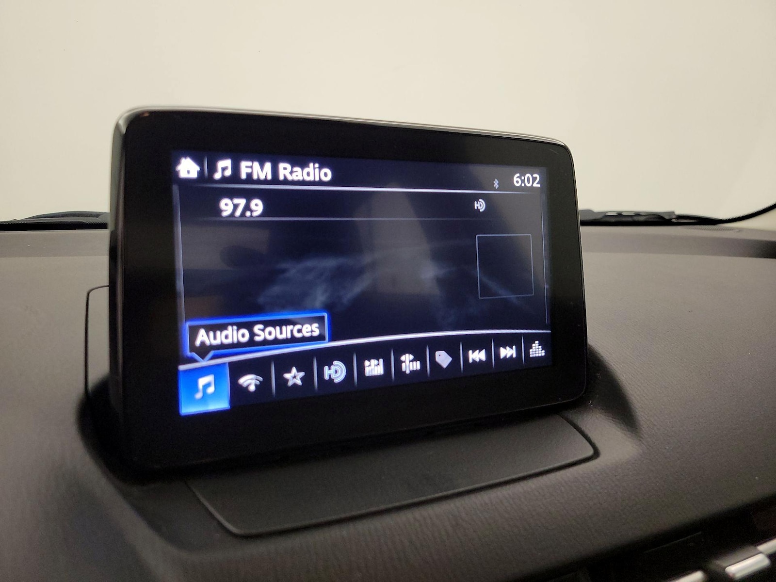 2019 Toyota Yaris LE - Photo 16