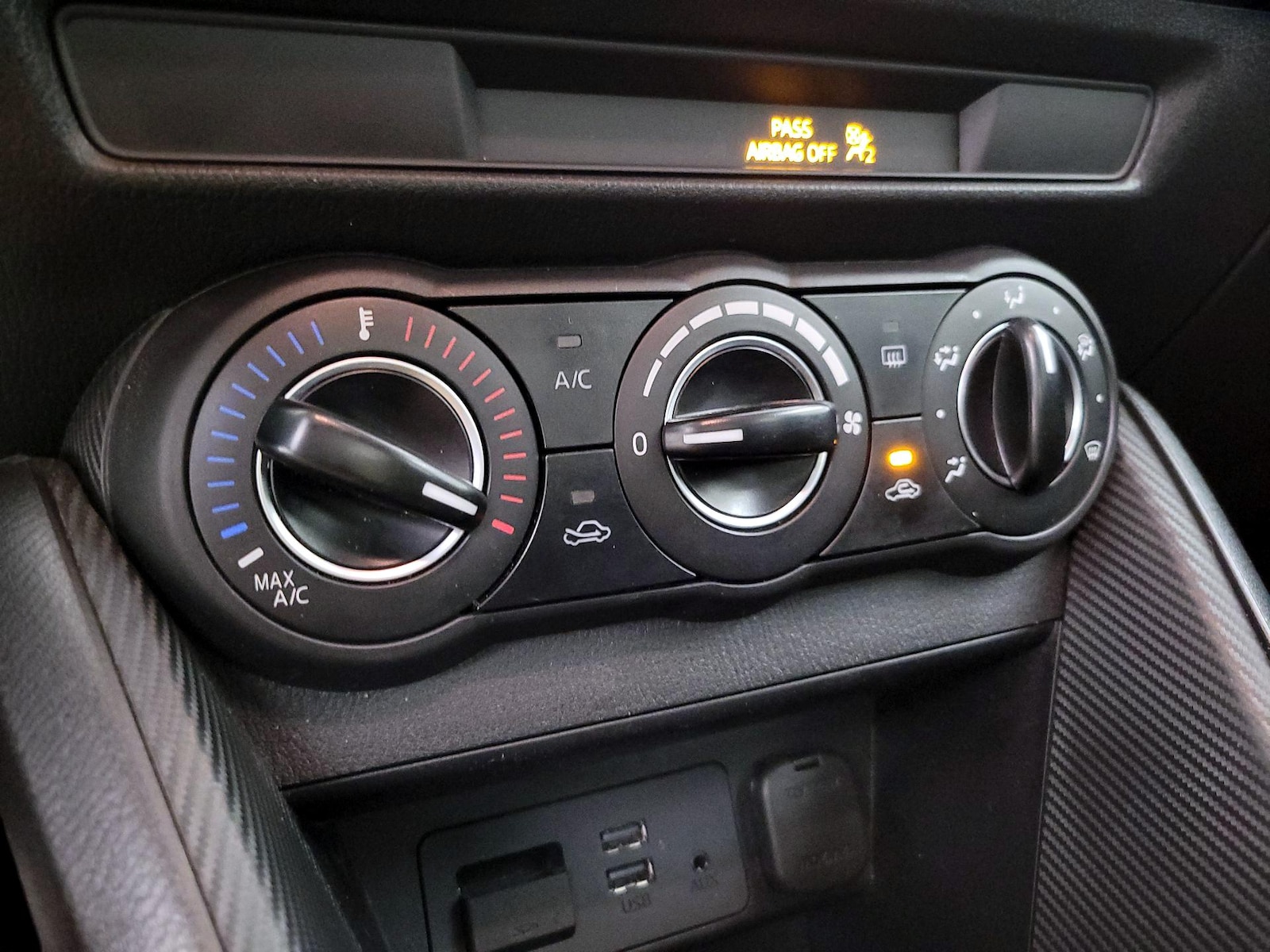 2019 Toyota Yaris LE - Photo 17
