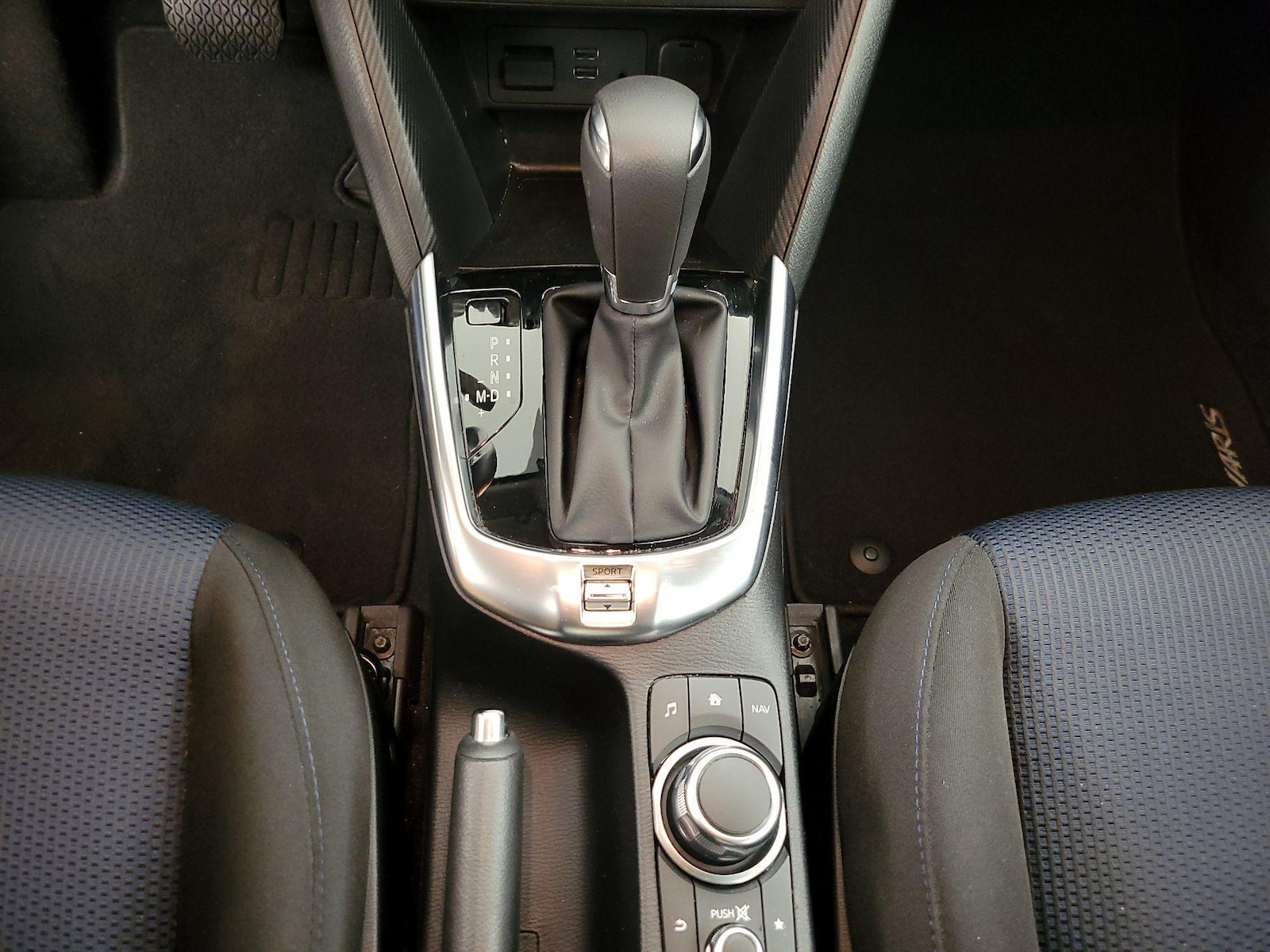 2019 Toyota Yaris LE - Photo 18