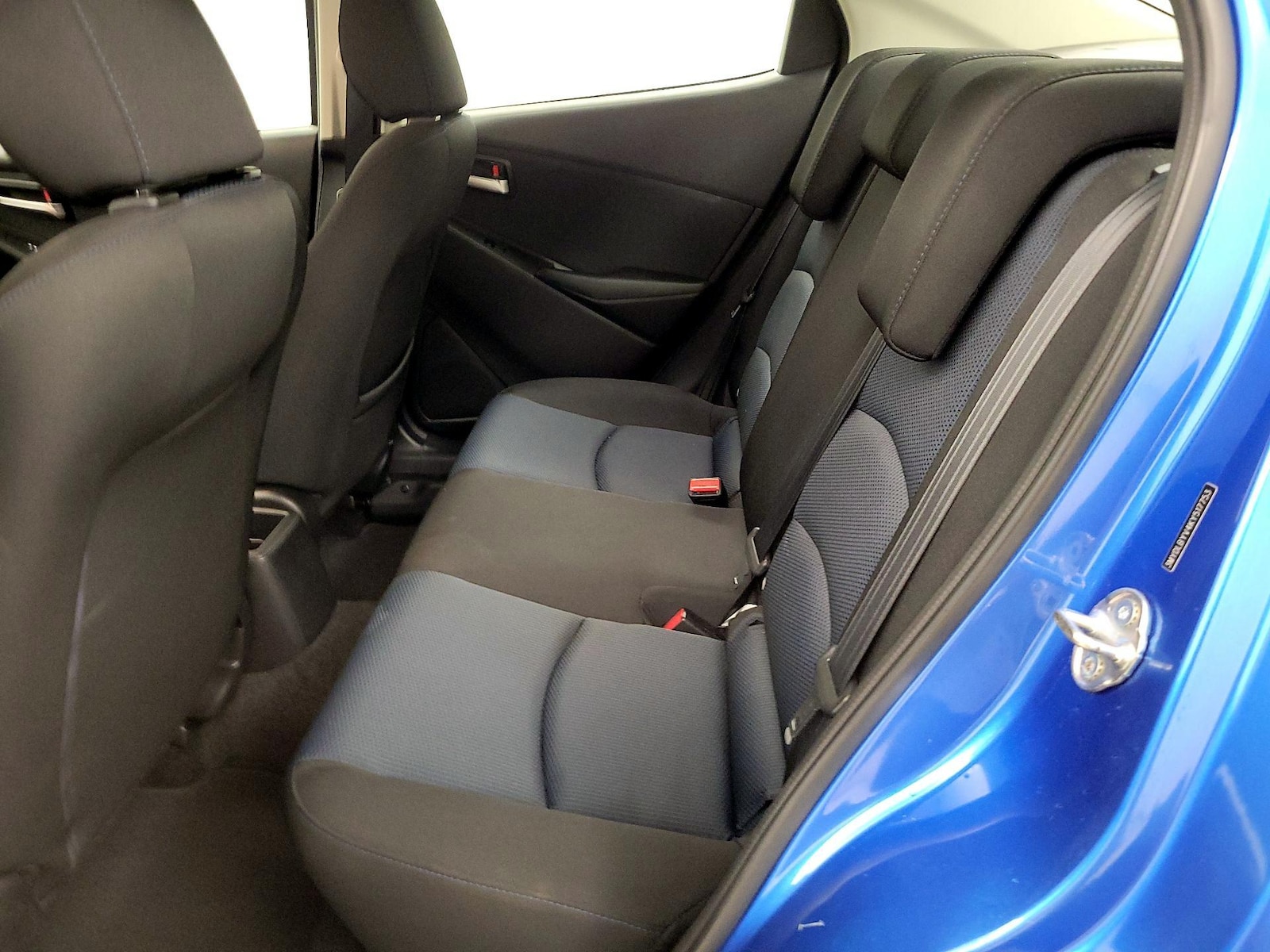 2019 Toyota Yaris LE - Photo 20