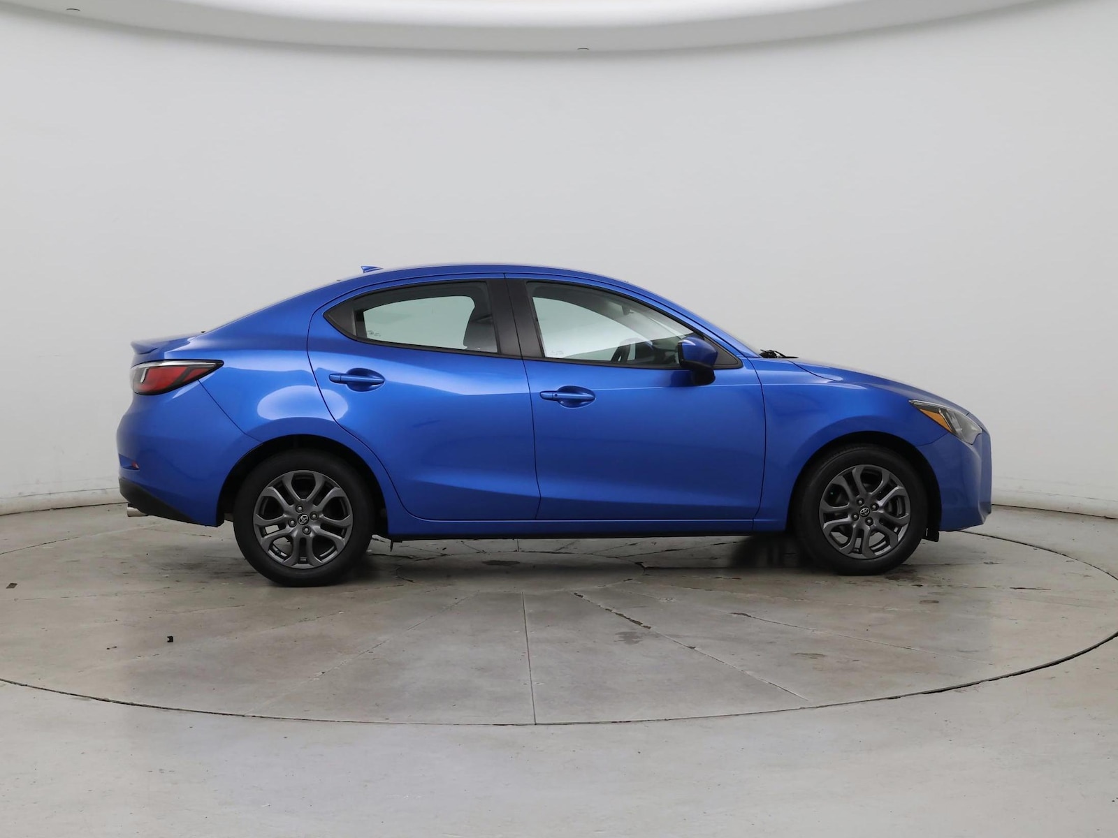 2019 Toyota Yaris LE - Photo 8