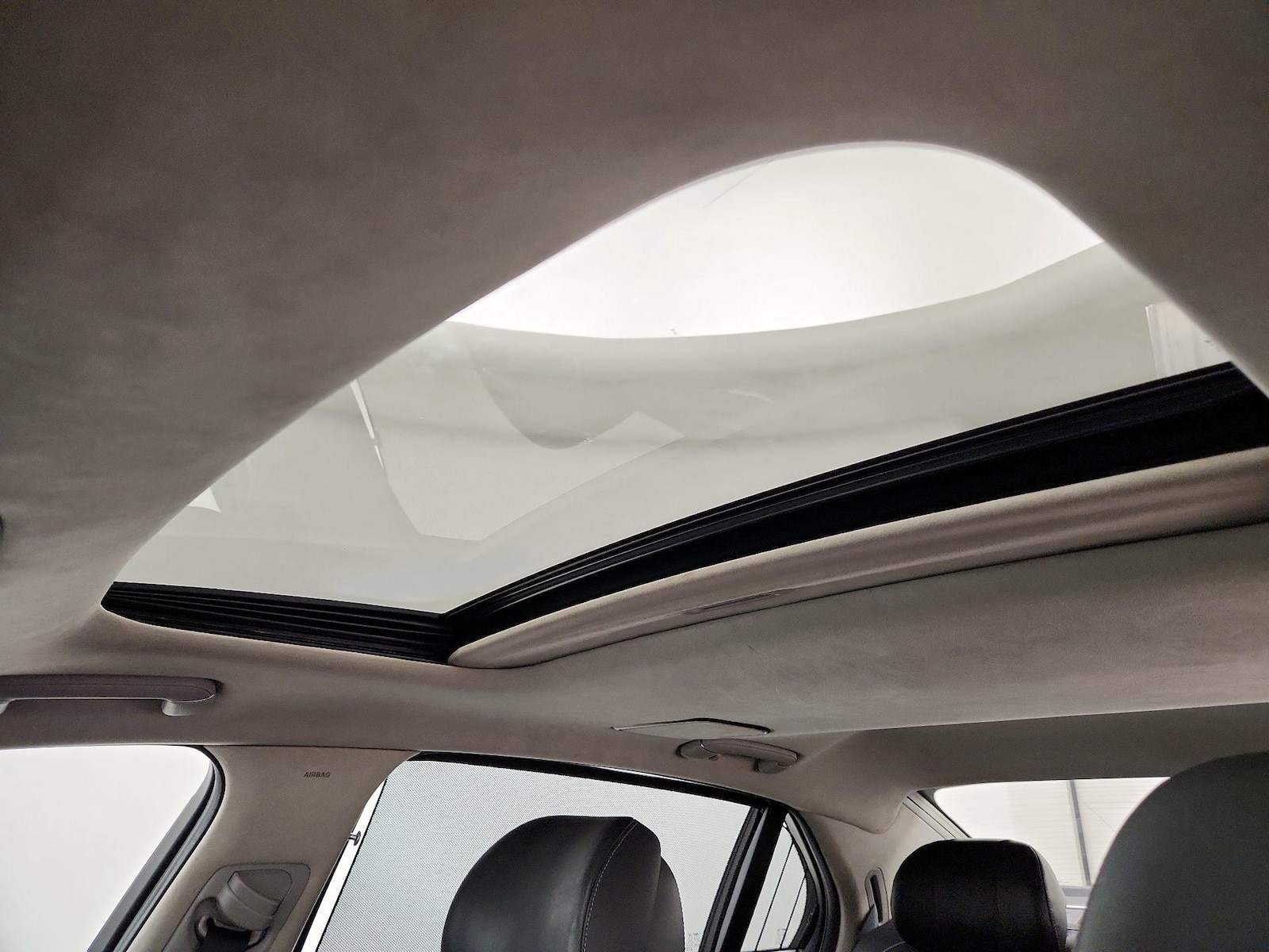 Sunroof(s) & Overhead Airbags