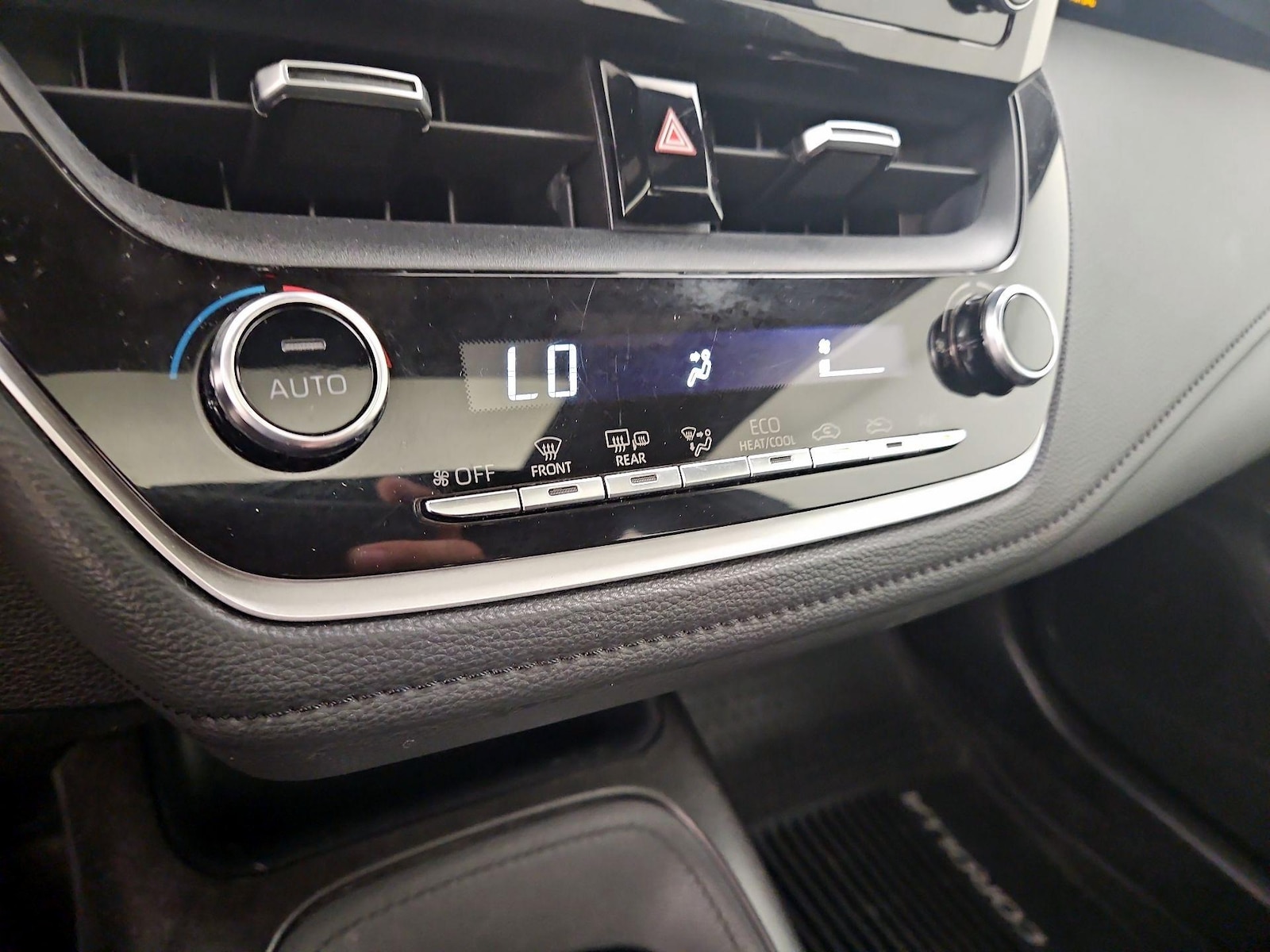 2020 Toyota Corolla SE - Photo 17