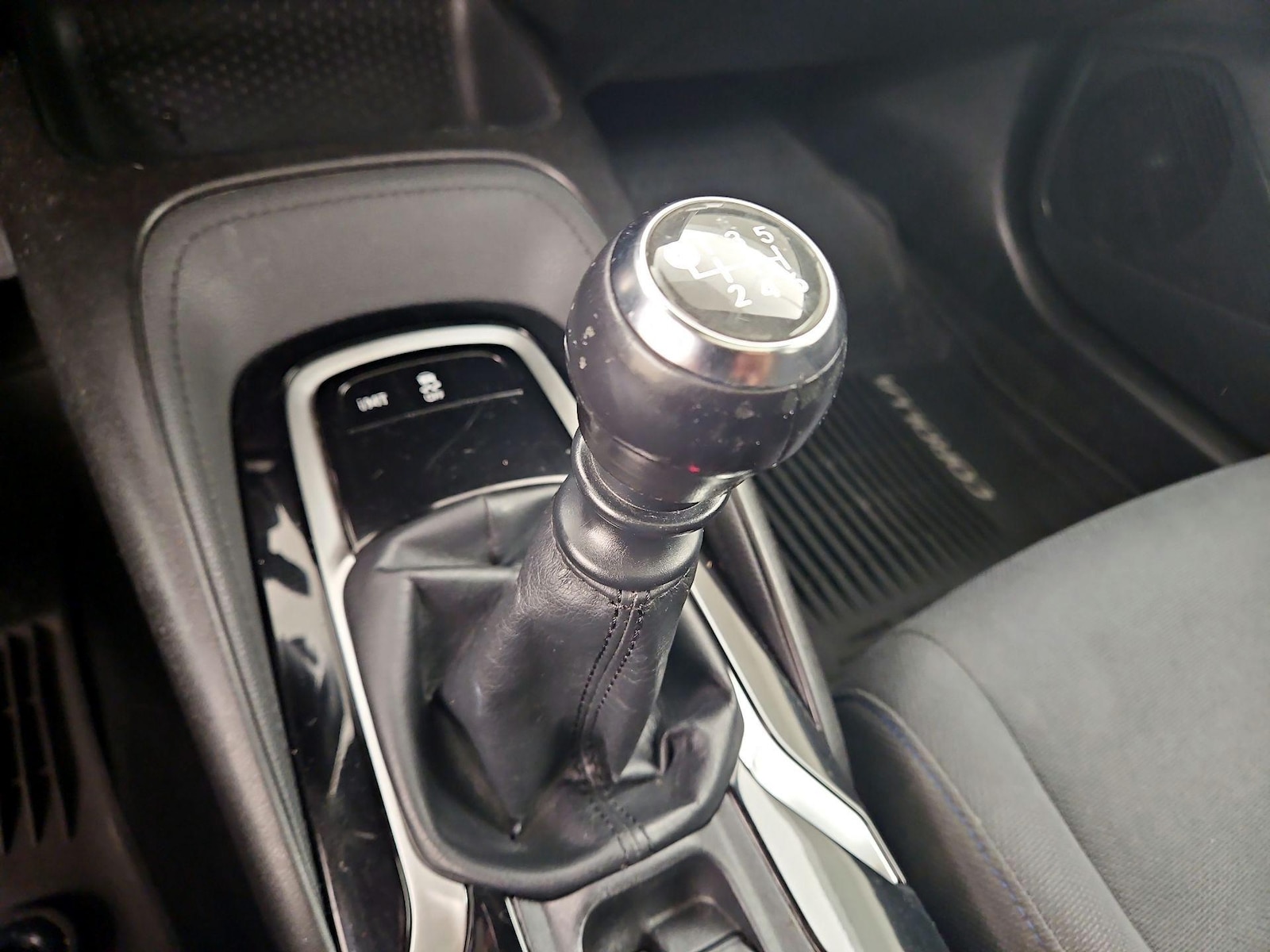 2020 Toyota Corolla SE - Photo 18
