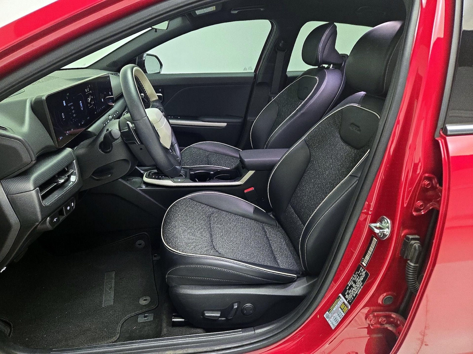 2025 Kia K4 GT-Line - Photo 12