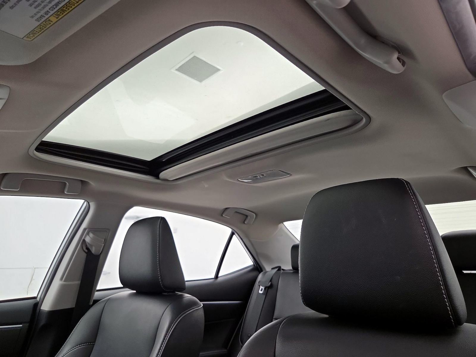 Sunroof(s) & Overhead Airbags