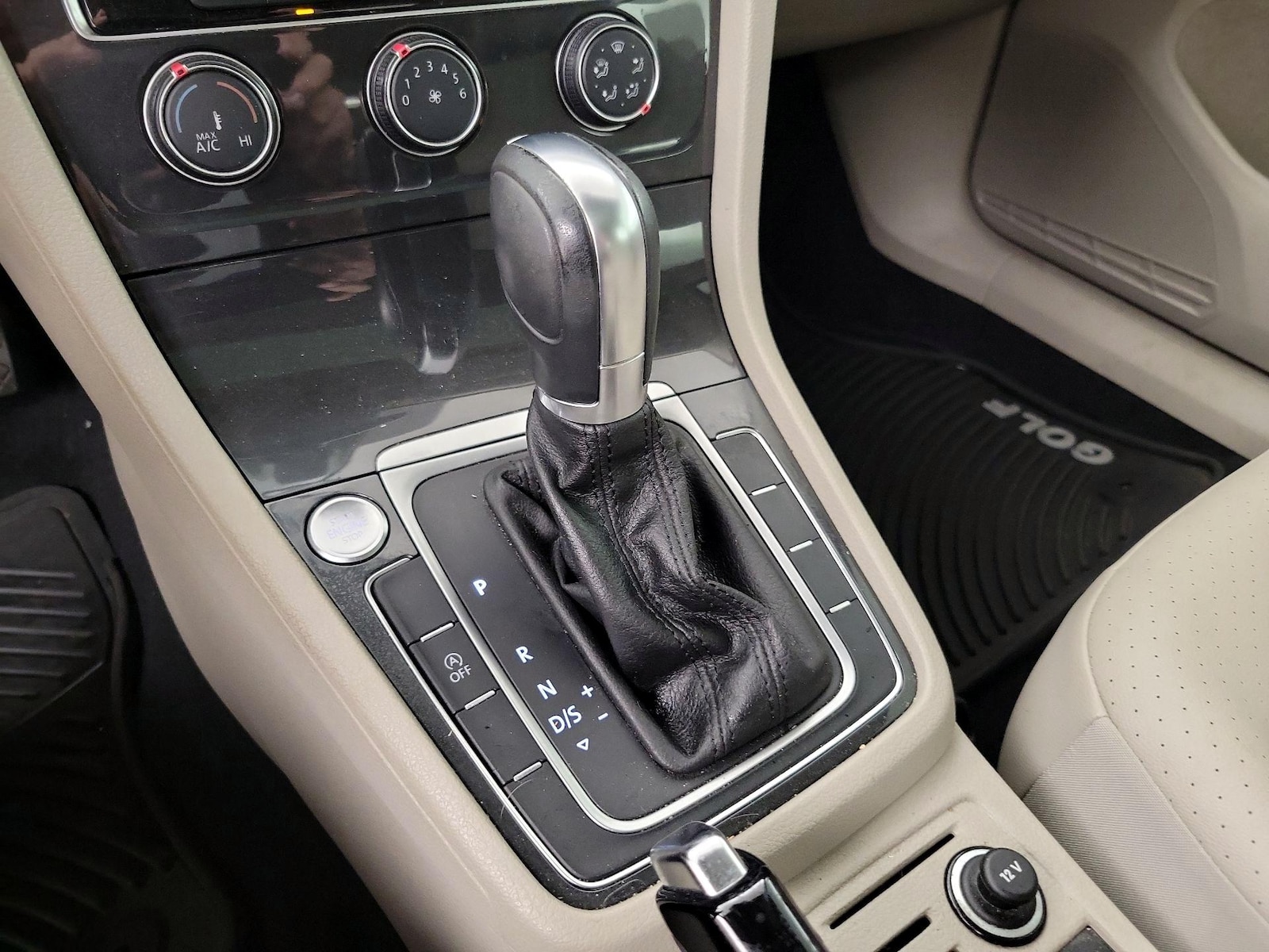 2019 Volkswagen Golf SE - Photo 18