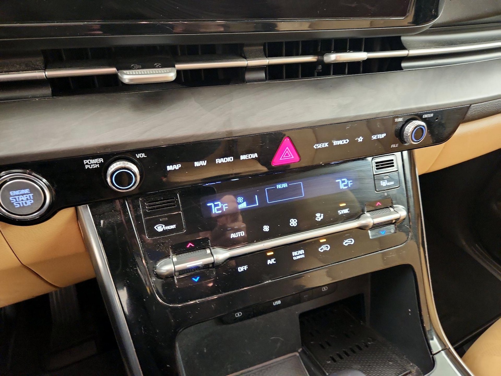 2022 Kia Carnival EX - Photo 18