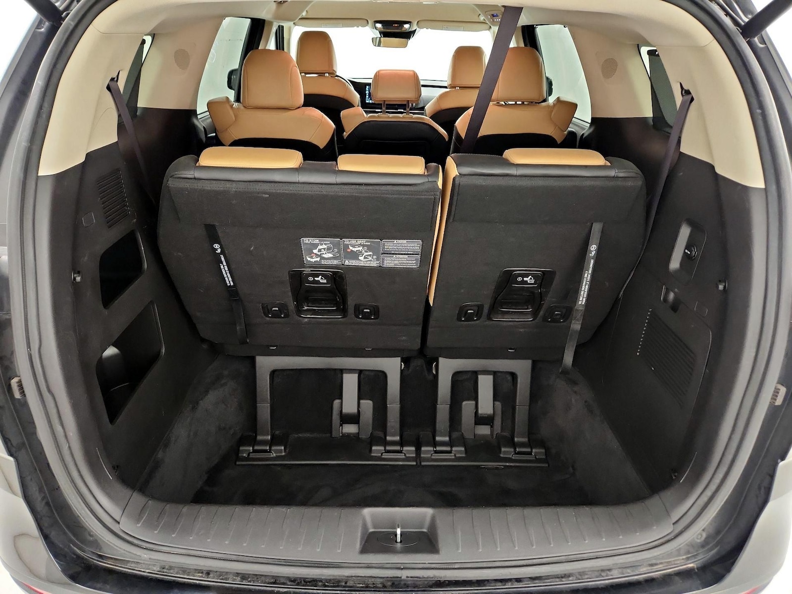 2022 Kia Carnival EX - Photo 23