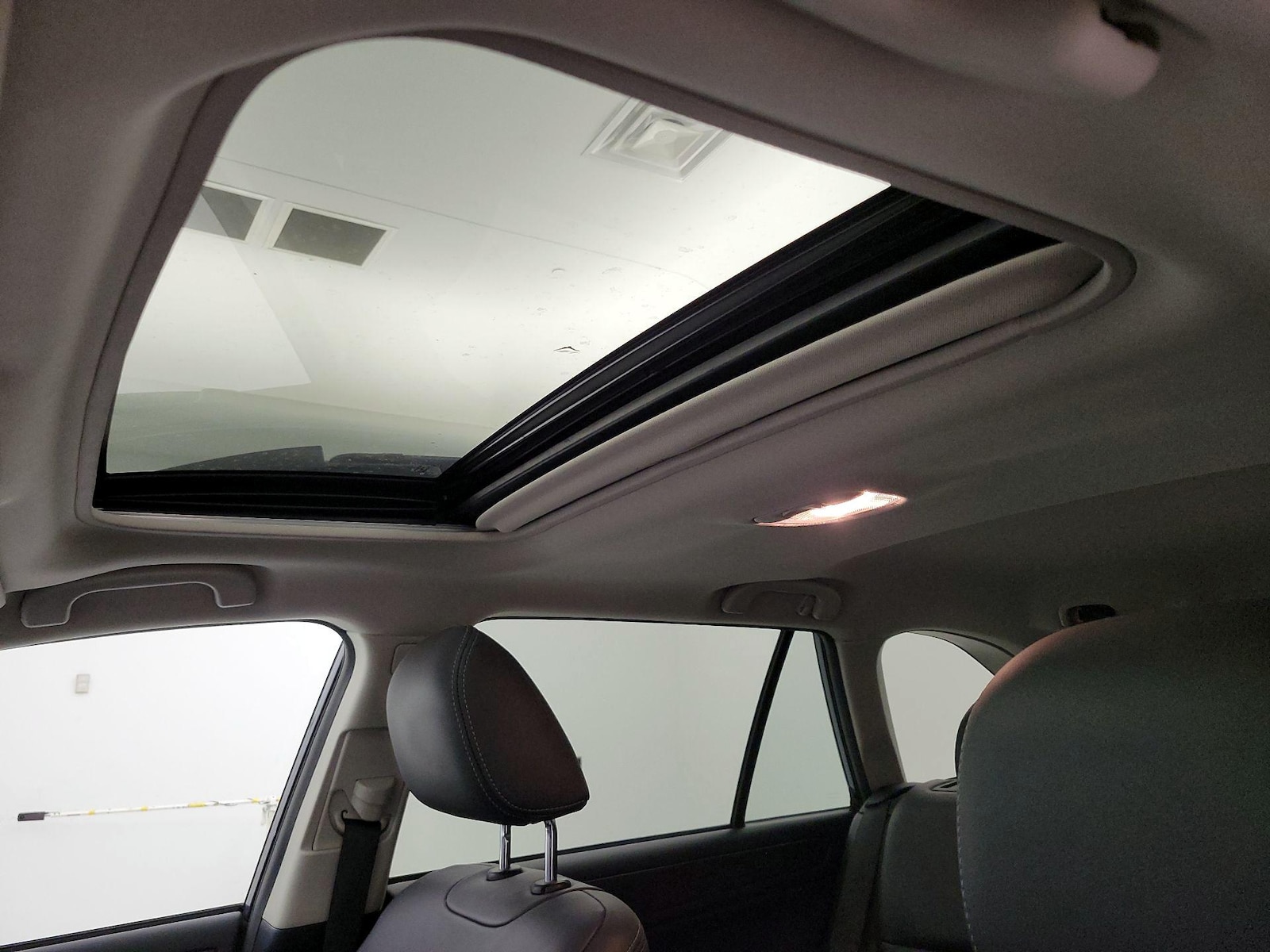 Sunroof(s) & Overhead Airbags