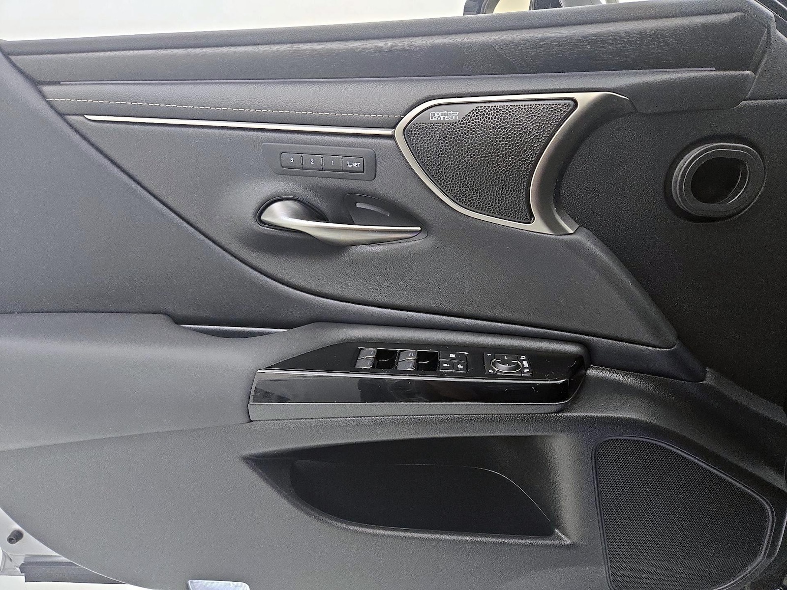 2025 Lexus ES Hybrid 300h Ultra Luxury - Photo 13