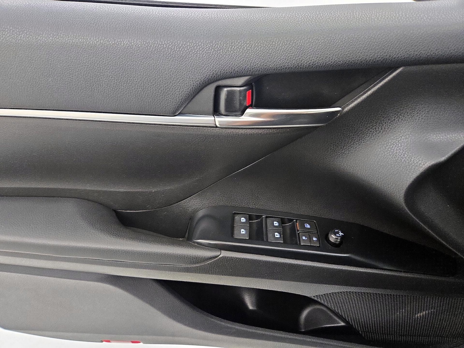 2020 Toyota Camry SE Nightshade - Photo 13