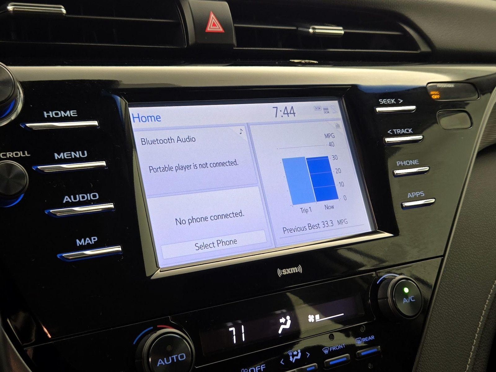 2020 Toyota Camry SE Nightshade - Photo 16