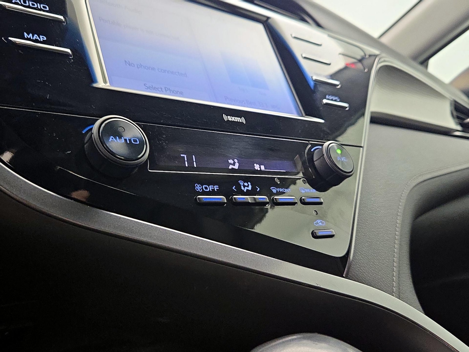 2020 Toyota Camry SE Nightshade - Photo 17