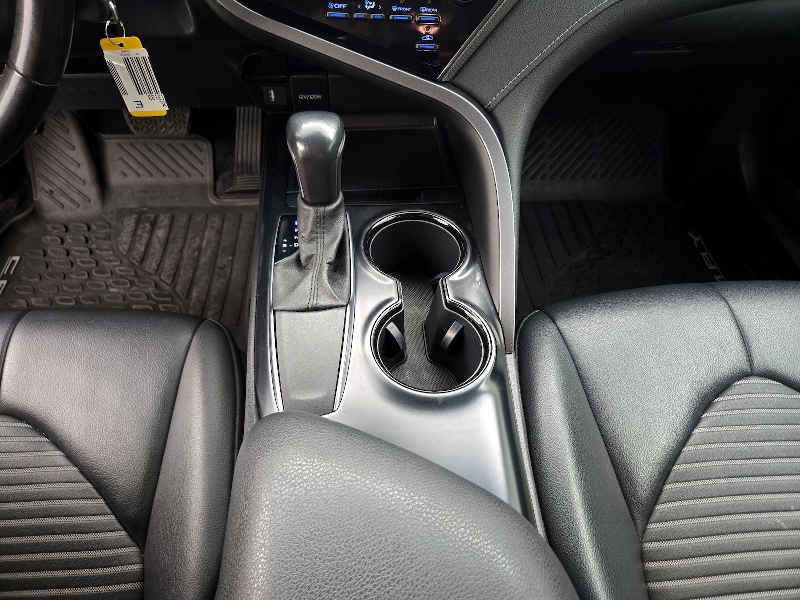 2020 Toyota Camry SE Nightshade - Photo 18