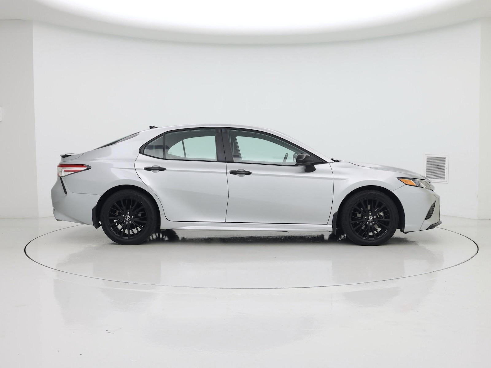 2020 Toyota Camry SE Nightshade - Photo 8