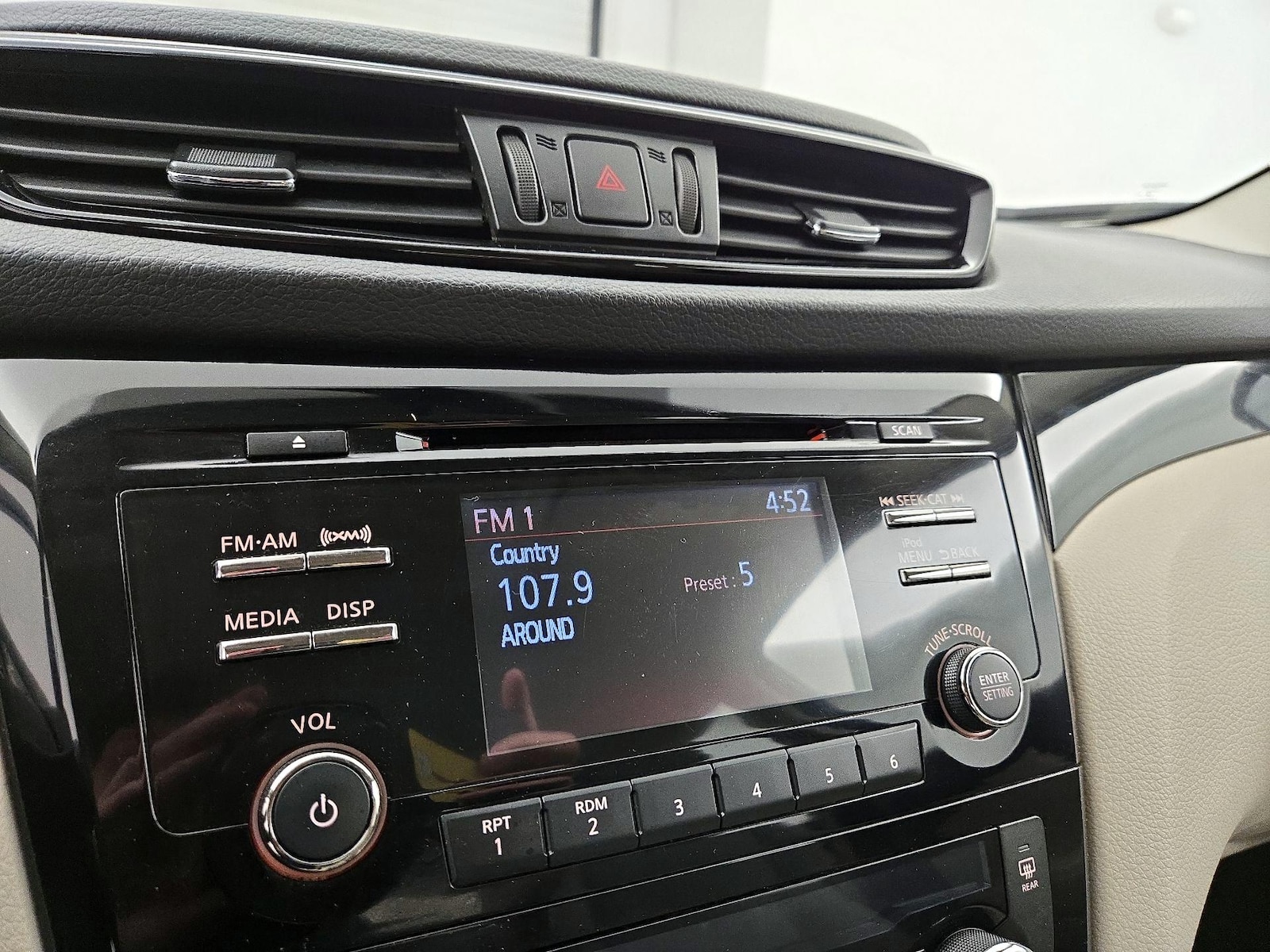 2018 Nissan Rogue Sport SV - Photo 16