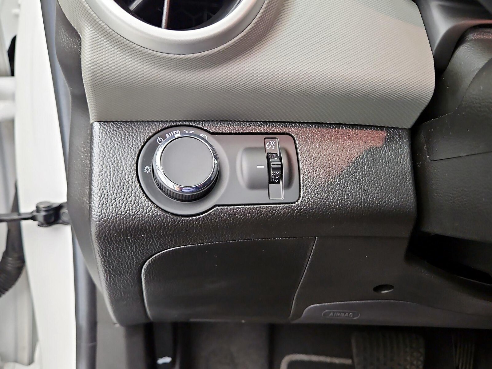 2020 Chevrolet Sonic LT - Photo 14